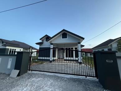 Banglo KG Chawas Tanah Merah Kelantan