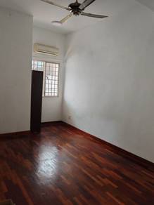 Double storey terraced house ,segambut , sri sinar ,2 carpark ,aircond