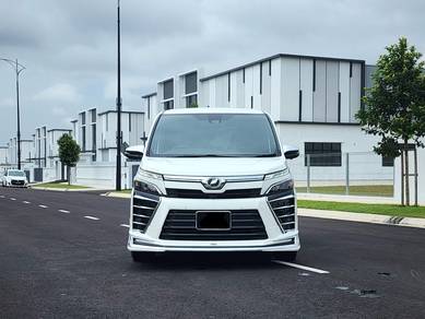 Toyota VOXY 2.0 KIRAMEKI II MODELISTA
