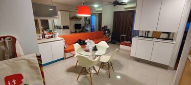 Kiara East with 2 carpark For Sale