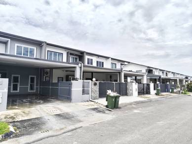 Newly Renovated Double Storey Intermediate House for RENT