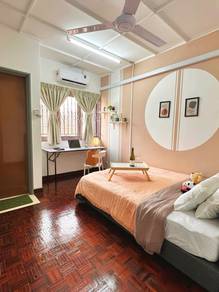 5 MINS WALK TO LRT🚝😱 Premium MASTER Room!! WORK FROM HOME FRIENDLY!