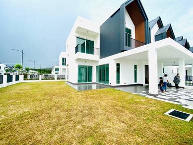 Owner Move To KL【Double Storey Semi D 38x85】Freehold In Sepang