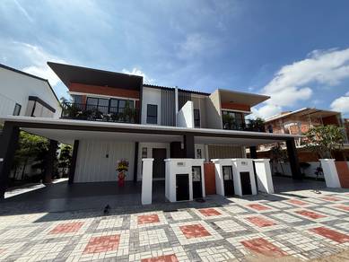 Luxurious Semi Detached at Botani