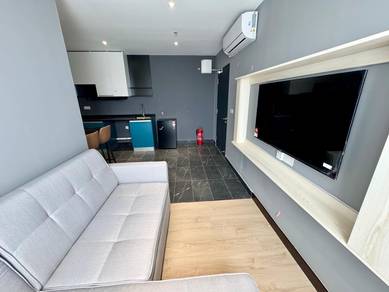 Vetro 11 designer suite • beside QE1 • can do Airbnb • corner
