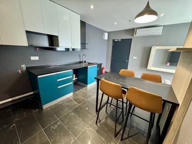 Vetro 11 designer suite • beside QE1 • can do Airbnb • corner