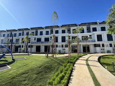 Alyvia upper unit/ Townhouse/ Premium unit/ Face to river/ Security