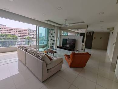 Central Park Condo - Fully Renovated - 2600sf - 2 Car Parks - Gelugor