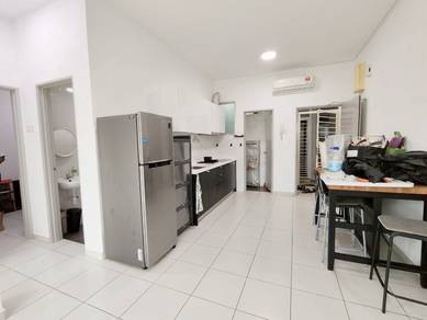 Condo 3 Bedrooms with 2 Side by Side Parking, near Mrt Station