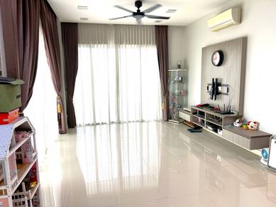 For Sale Freehold Le Yuan Partly Furnish 4 Room 3 Bath with 3 Carpark