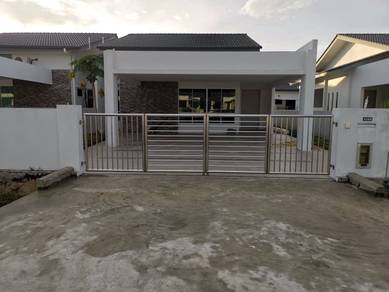 Miri South Lake Single Semi D House (Room with Toilet) for Rent