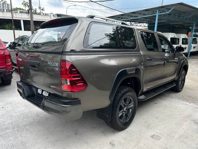 Toyota HILUX 2.4 E (A) Canopy Leather Camera