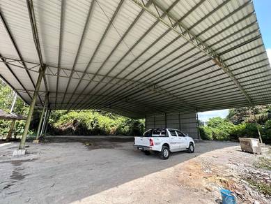 Detached house and Warehouse with big land for Rent at Muara Tuang