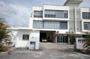 BATU ARANG❤️ IJOK 3sty Semi D factory Freehold