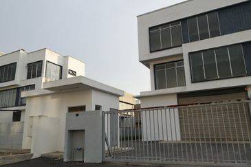 BATU ARANG❤️ IJOK 3sty Semi D factory Freehold