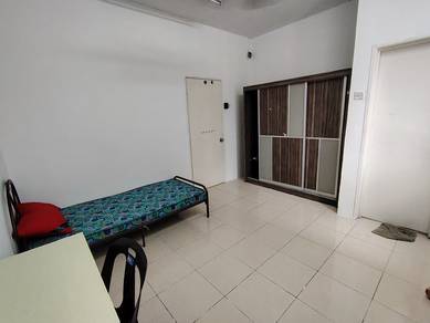 Master Bedroom, fully furnished, perempuan
