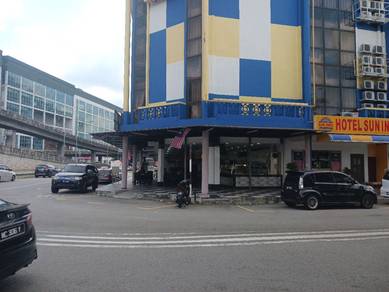 CORNER LOT FACING ROAD Shop Lot at Seri Kembangan
