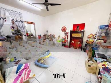 Akasia Bandar Botanic 750sqft Ground Floor Unit With Extra Land