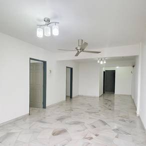 Okid Apartment Low Flr Car Park Kitchen Cabinet Well Kept and Clean