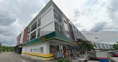 99 Speedmart, Last Corner Unit, Versis Medini