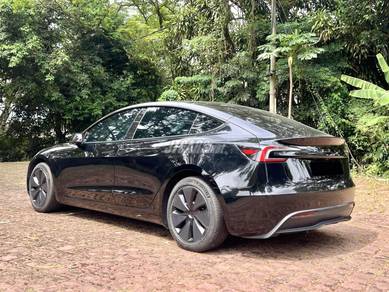 Tesla Model 3 Rear-Wheel Drive