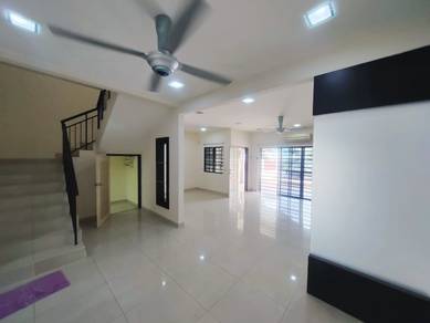 2 Sty Bandar Puteri Puchong 4R3B Kitchen Cabinet Good Condition 22x75