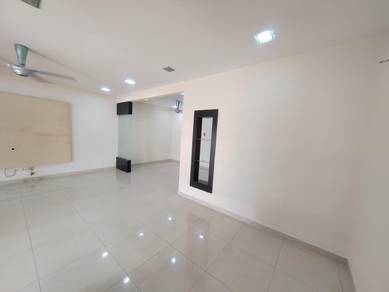 2 Sty Bandar Puteri Puchong 4R3B Kitchen Cabinet Good Condition 22x75