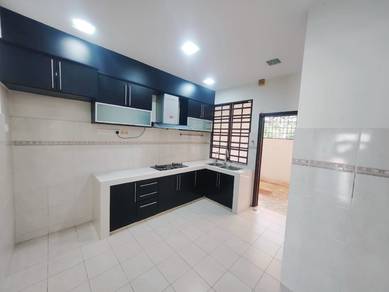 2 Sty Bandar Puteri Puchong 4R3B Kitchen Cabinet Good Condition 22x75