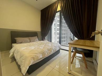 Balcony Queen Bed (Female) at Millerz Square, Old Klang Road for Rent