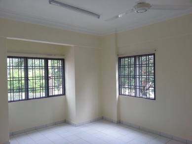 [ with Balcony ] Suria KIP Condo / Aman Puri