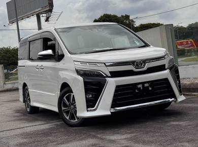 Toyota VOXY 2.0 KIRAMEKI (A)