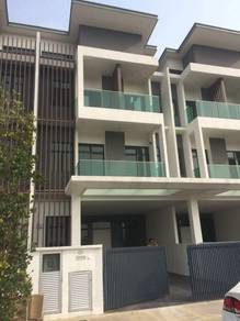 [BELOW MARKET 400K]2.5 Storey Terrace Gated Nusaputra Timur Puchong