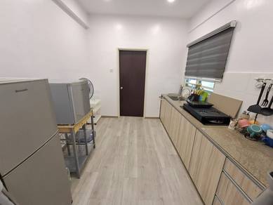 Well renovated! High floor 1-sky 1350sf 2 car park