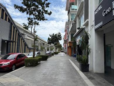The Atmosphere, Pusat Bandar Putra Permai, Seri Kembangan Near MRT