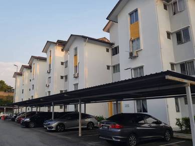 Master bedroom Danau Bayu Apt Sg Buloh beside Hospital