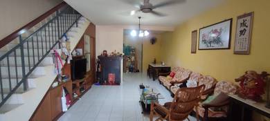 Facing Open Land. Ample Parking Space. Freehold. Well-Kept House.