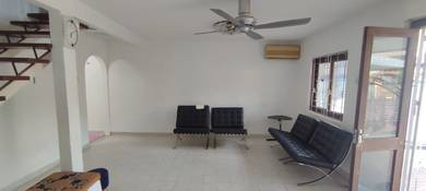 Bukit Tabur Views. Freehold. Extended Unit. Ample Amenities Close-By.