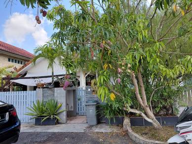Huge single bungalow Style Balinese Near Bandar Enstek
