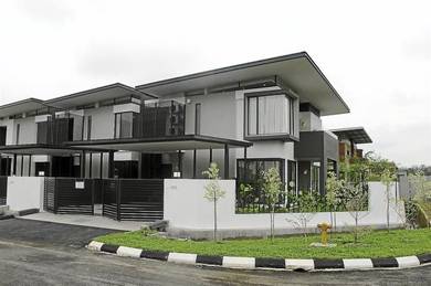 Big Corner Lot 92x75 extra land 27ft / Near Aeon / Nilai Impian