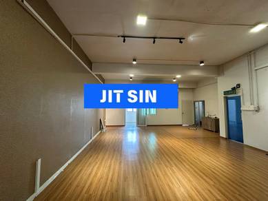 Facing Mainroad!! Jalan Perak 2nd Floor! High Exposure Renovated Cheap