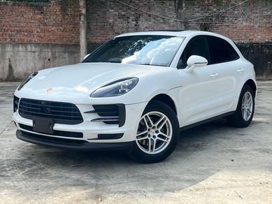 Porsche MACAN Red Seat w Sport Chrono