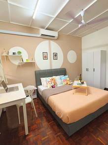 Fully Furnished Master Bedroom w Balcony in SS24 PJ! Near LRT | Mall |