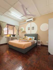 Fully Furnished Master Bedroom w Balcony in SS24 PJ! Near LRT | Mall |