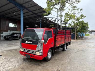 13 Kaki Isuzu NHR69 Wooden Cargo With Steel Pagar