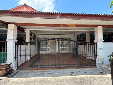 Single Storey Terraced House at Jasin Melaka for sale‼️