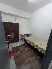 Ridzuan condominium sunway room for rent (male only/mix gender house)