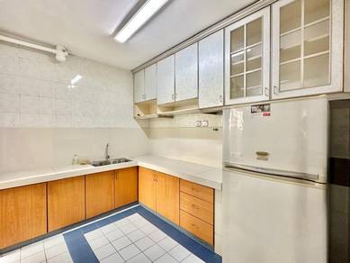 4 AIRCOND Endah Regal F/ FURNISHED Kit Cabinet Fridge Washer WELL KEPT