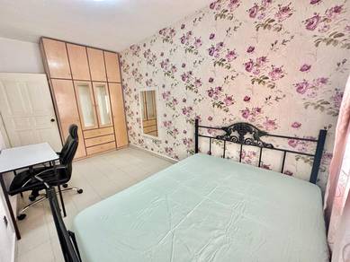 4 AIRCOND Endah Regal F/ FURNISHED Kit Cabinet Fridge Washer WELL KEPT