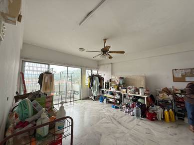 2 Balcony with Fully Renovated Non Bumi Unit For Sale (4 rooms)