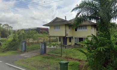 Double Storey Detached House For Sale! Located at 3rd Mile